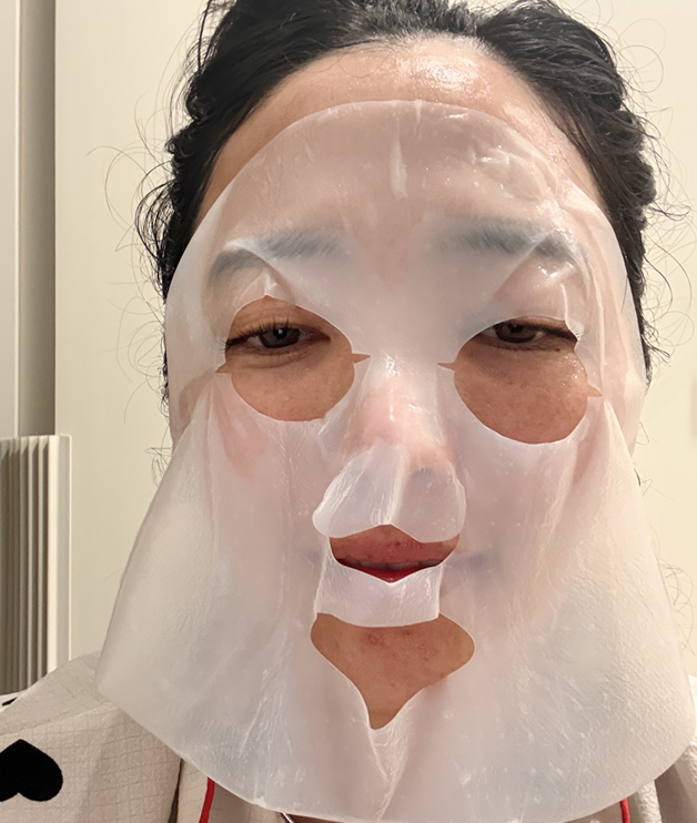 라뮤즈 마스크팩 사용 사진 삽입|얼굴에 붙인 사진